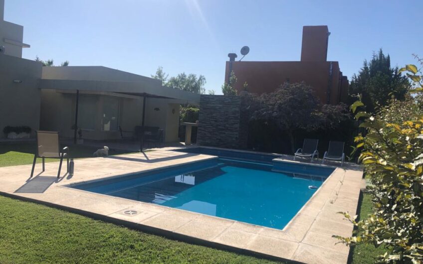 Casa en Venta en Barrio Privado Los Aromos