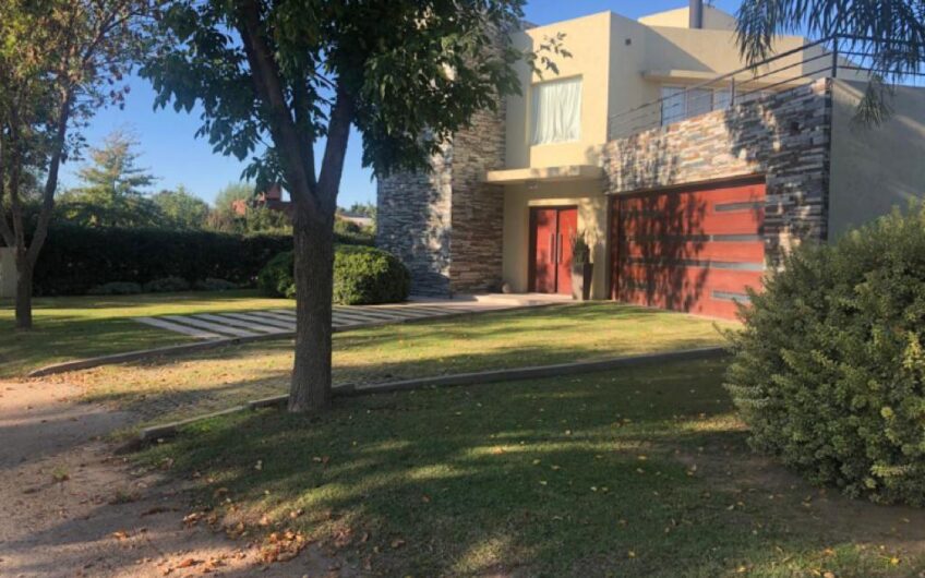 Casa en Venta en Barrio Privado Los Aromos