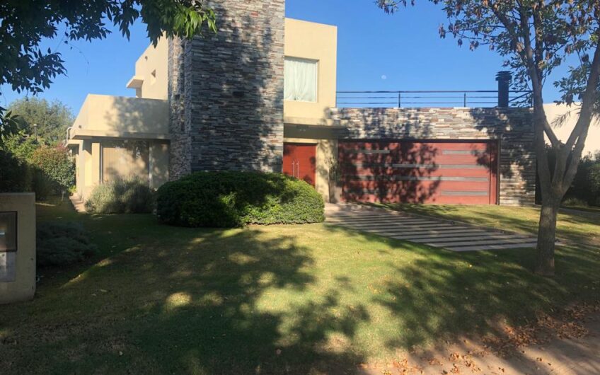 Casa en Venta en Barrio Privado Los Aromos