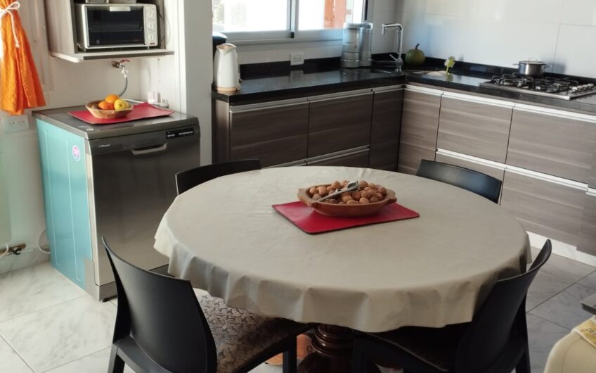 Casa con Dependencias en Venta en La Falda