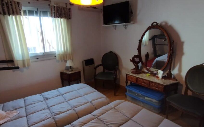 Casa con Dependencias en Venta en La Falda