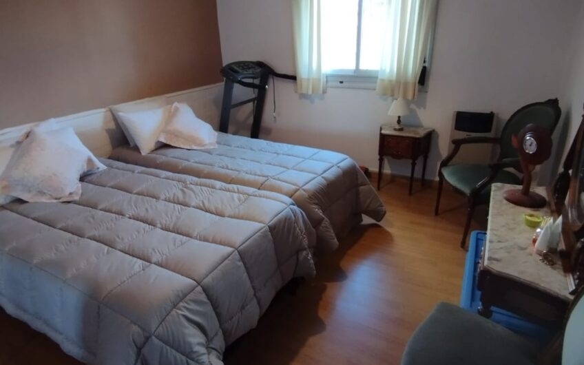Casa con Dependencias en Venta en La Falda